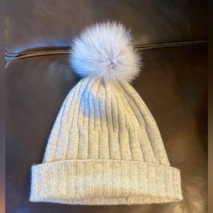 Minnie Rose cashmere beanie with Pom